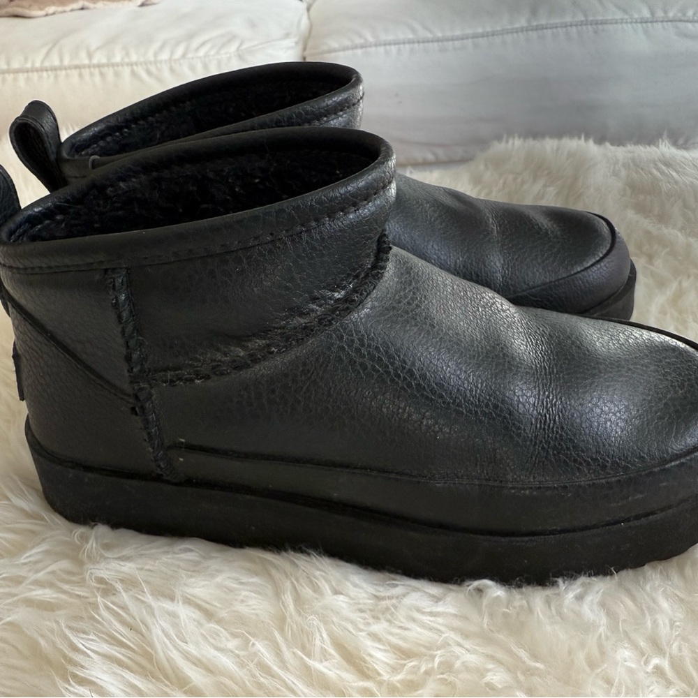 UGG Classic Ultra Mini In Black Leather